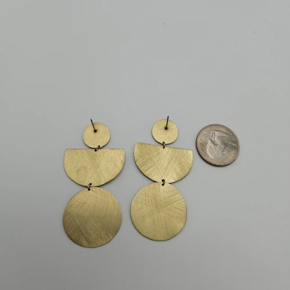brushed gold tone tiered geometric dangle earrings